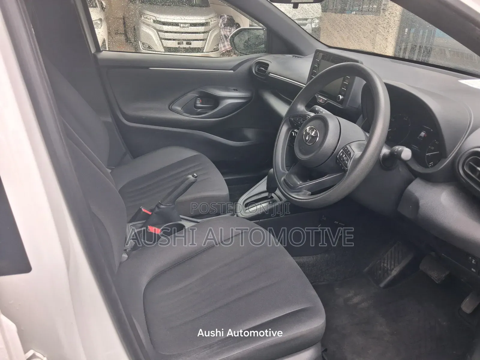 Toyota Yaris 2021 White