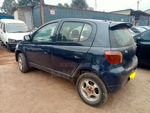 Toyota Vitz 2000 Blue