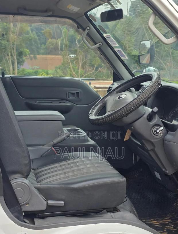 Mazda Bongo - thumbnail 4