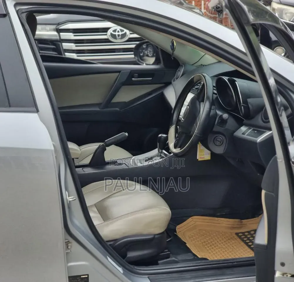 Mazda Axela 2012