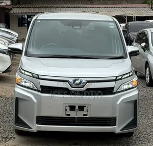 Toyota Voxy 2019 Silver