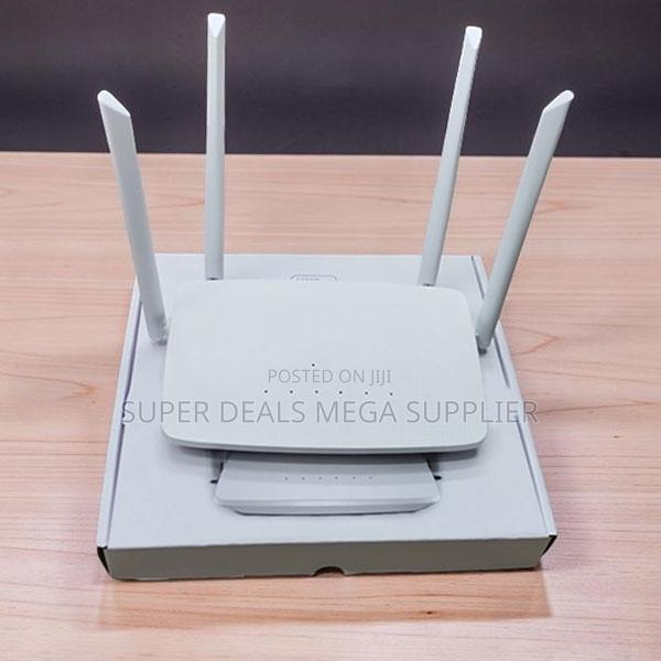Space Efficient 4G LTE Sim Card High Speed Upto 300 MBPS Wifi Router - main view