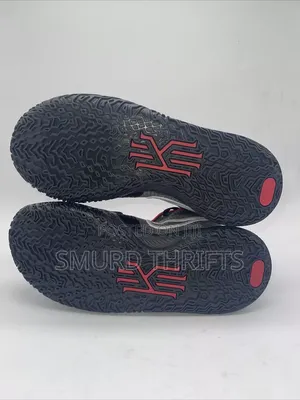 Nike Kyrie 4 Low Bred