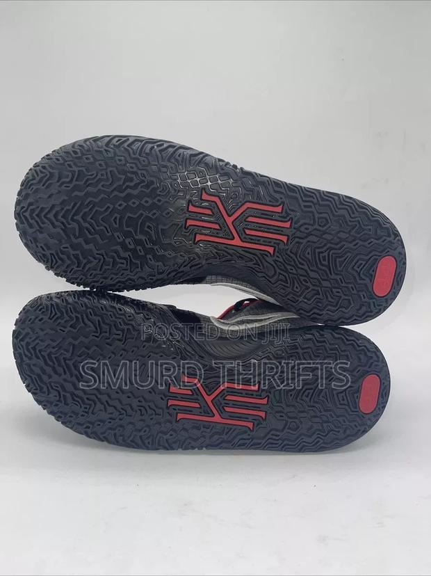 Nike Kyrie 4 Low Bred - thumbnail 4