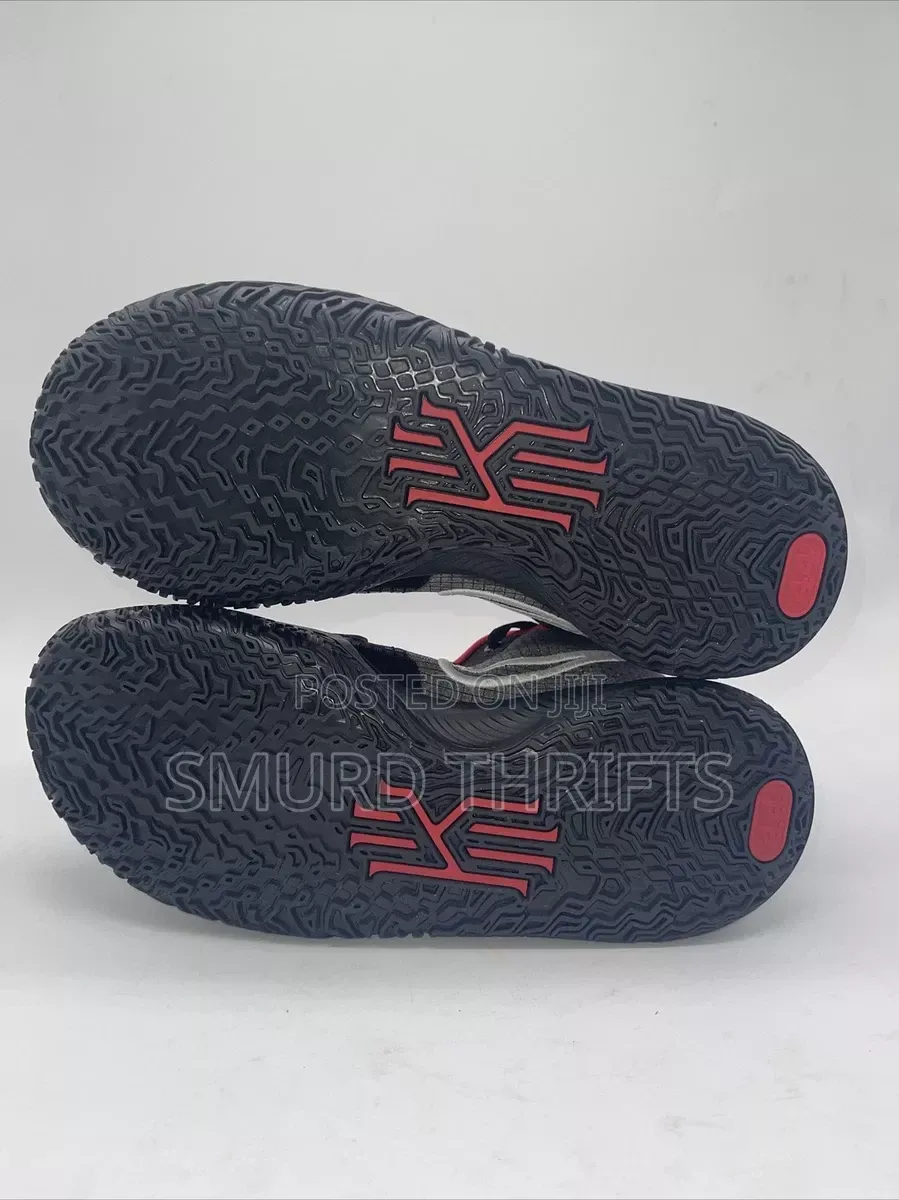 Nike Kyrie 4 Low Bred