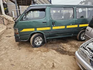 Toyota HiAce 2002 Green