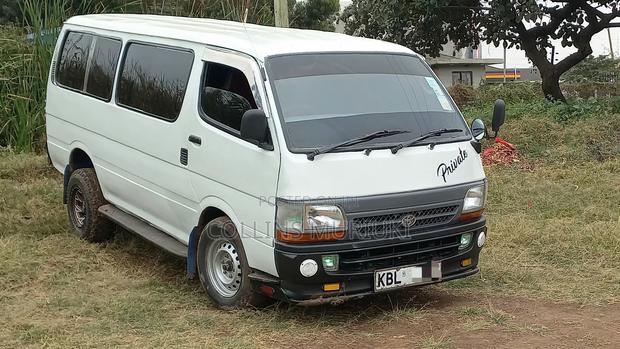 Toyota HiAce 2004 White - main view