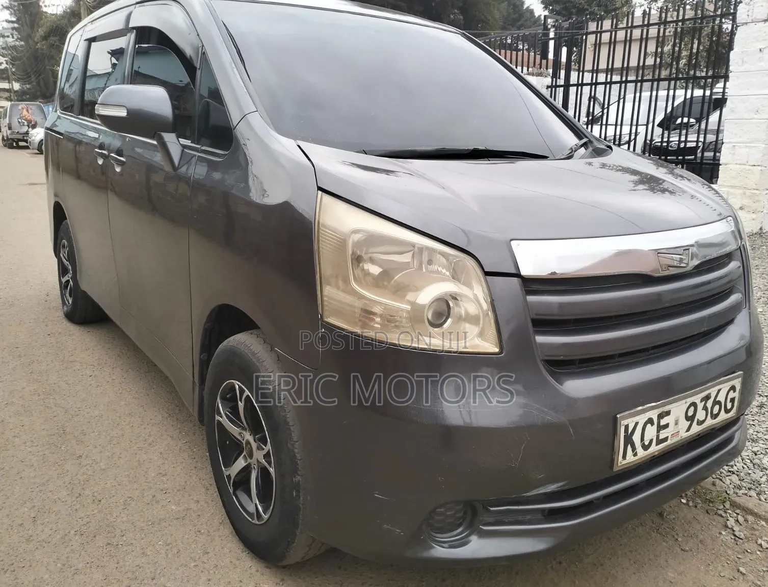 Toyota Noah 2008 Gray