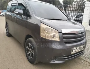 Toyota Noah 2008 Gray