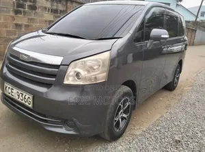 Toyota Noah 2008 Gray