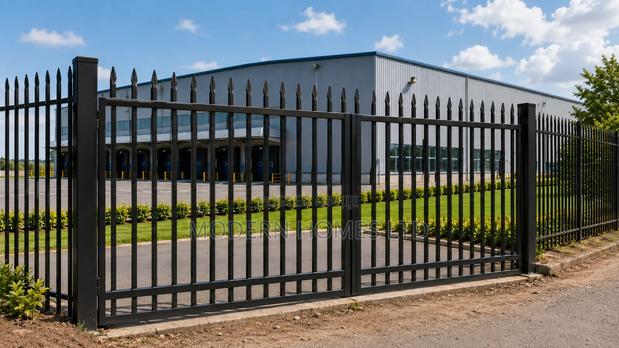 Heavy-Duty Palisade Gate - Secure, Stylish Built to Last - thumbnail 2