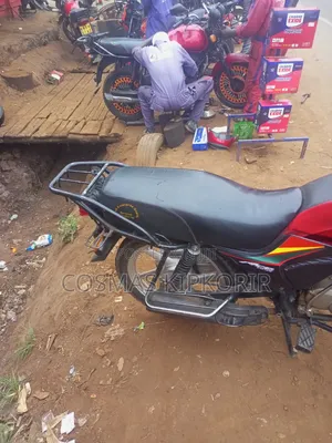 Honda CB 2022 Red