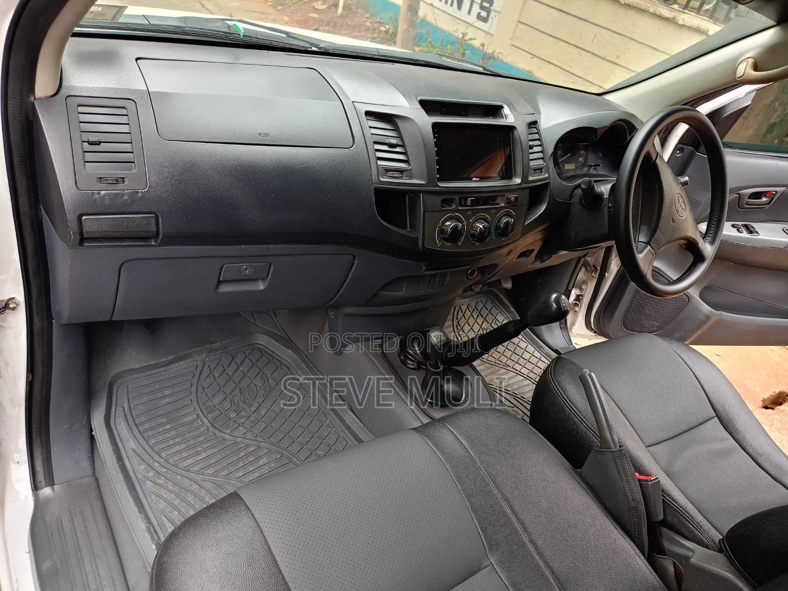 Toyota Hilux 2013 White