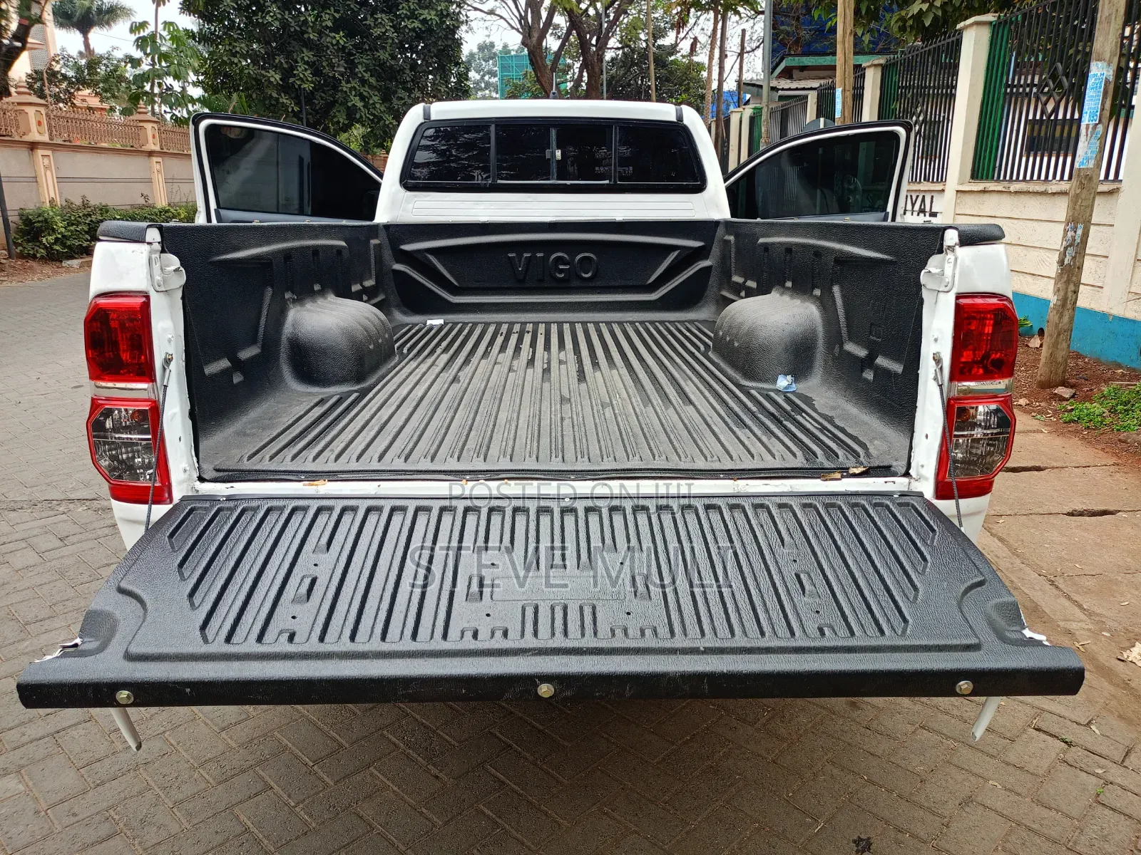 Toyota Hilux 2013 White