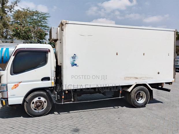 Mitsubishi Truck - thumbnail 2