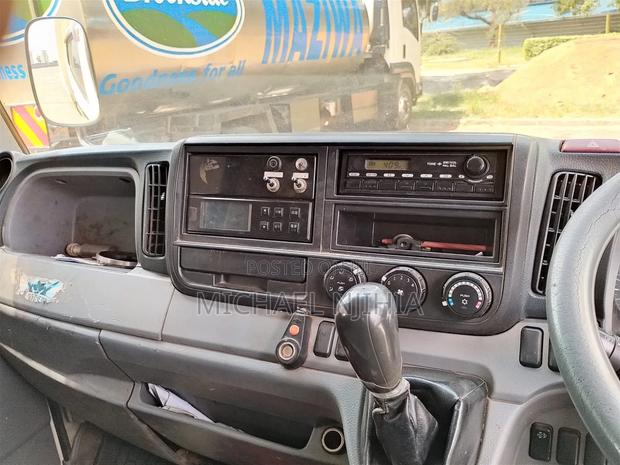 Mitsubishi Truck - thumbnail 5