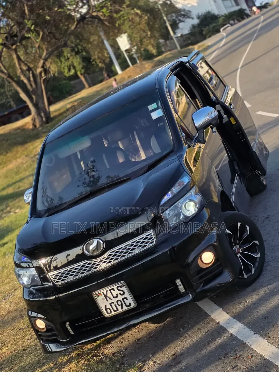 Toyota Voxy 2011 Black
