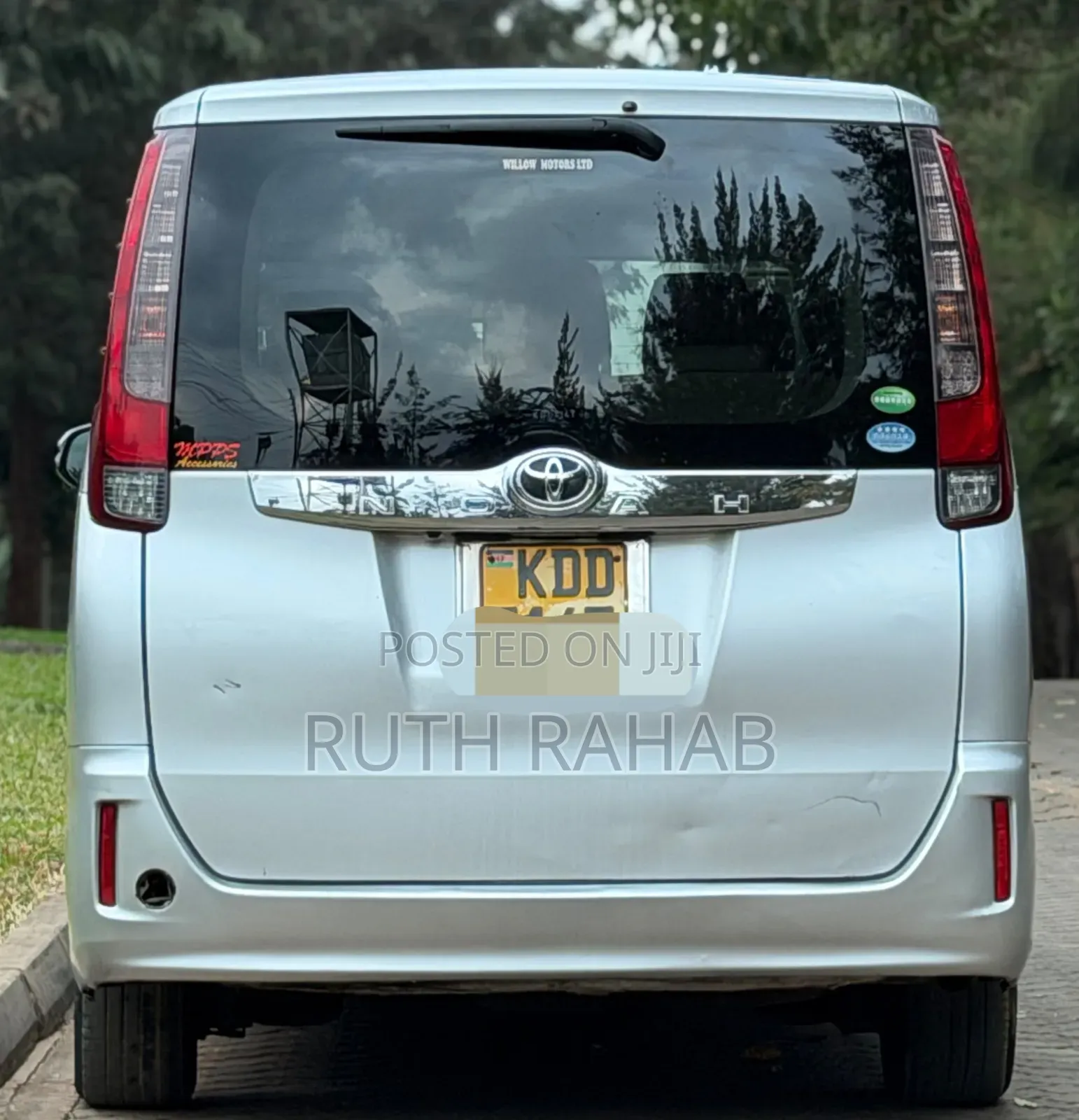 Toyota Noah 2014 Silver