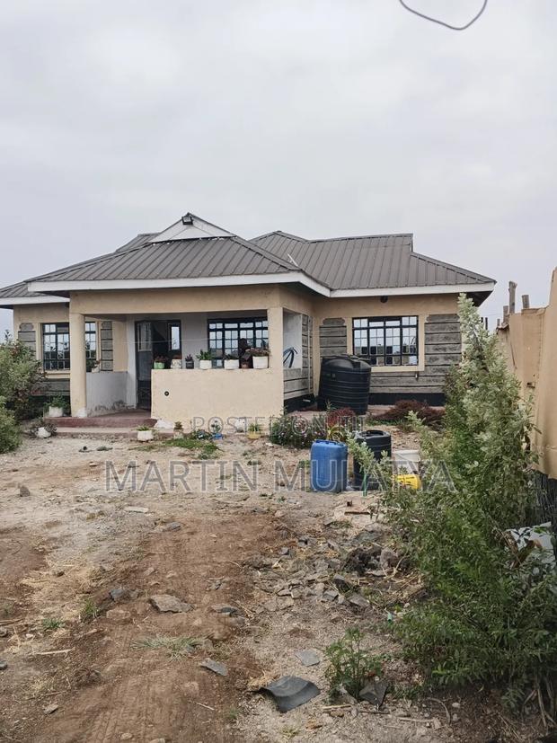 3bdrm Bungalow in Komarock for sale - thumbnail 2