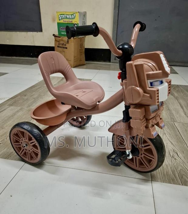 Baby Robot-Themed Tricycle - main view