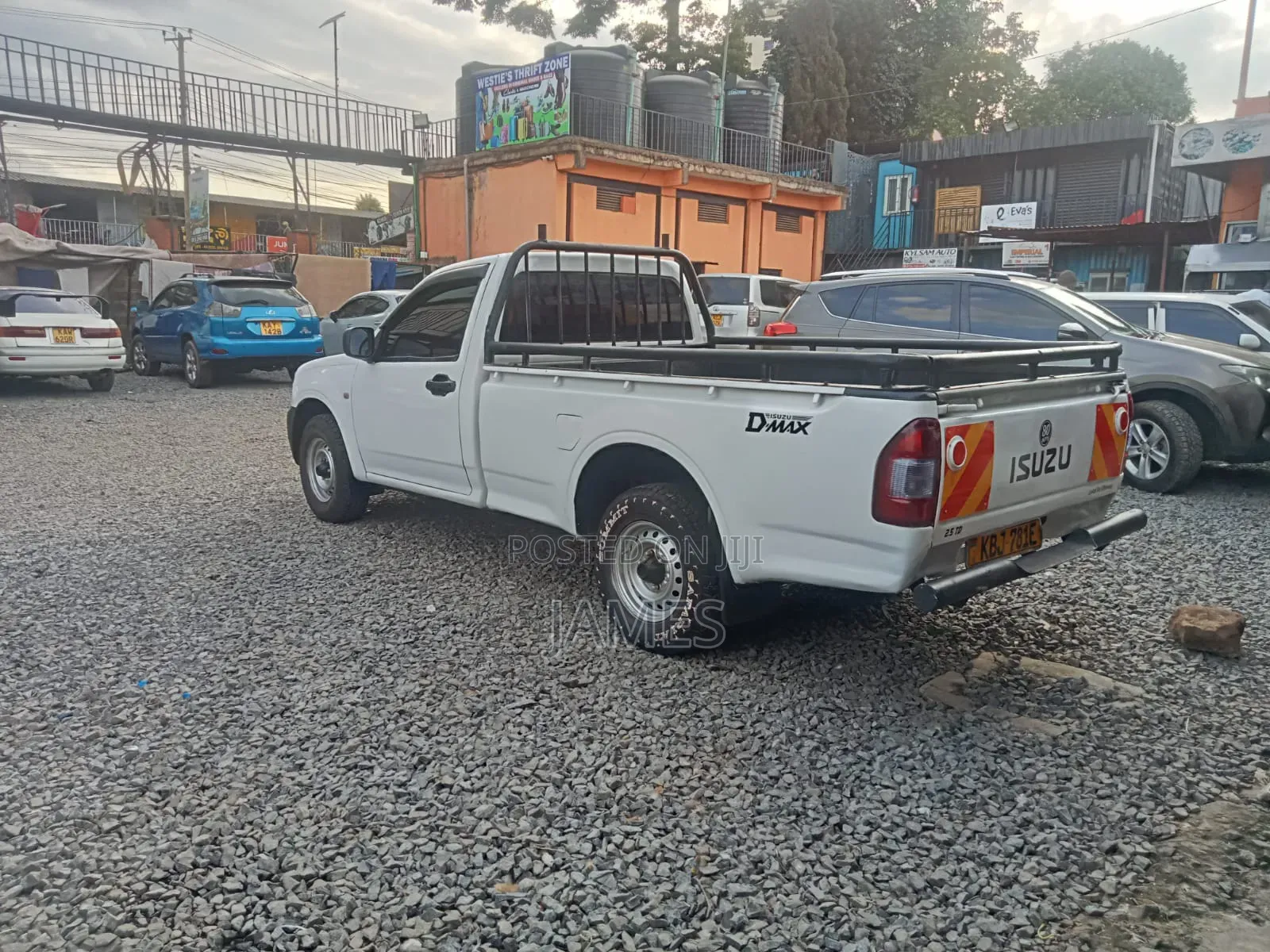 Isuzu Como 2014 White