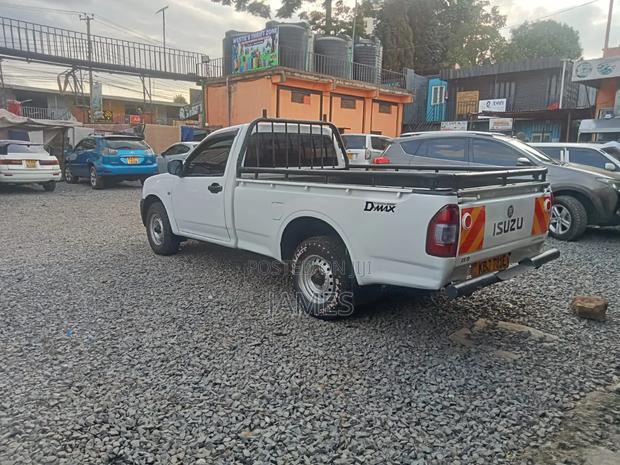 Isuzu Como 2014 White