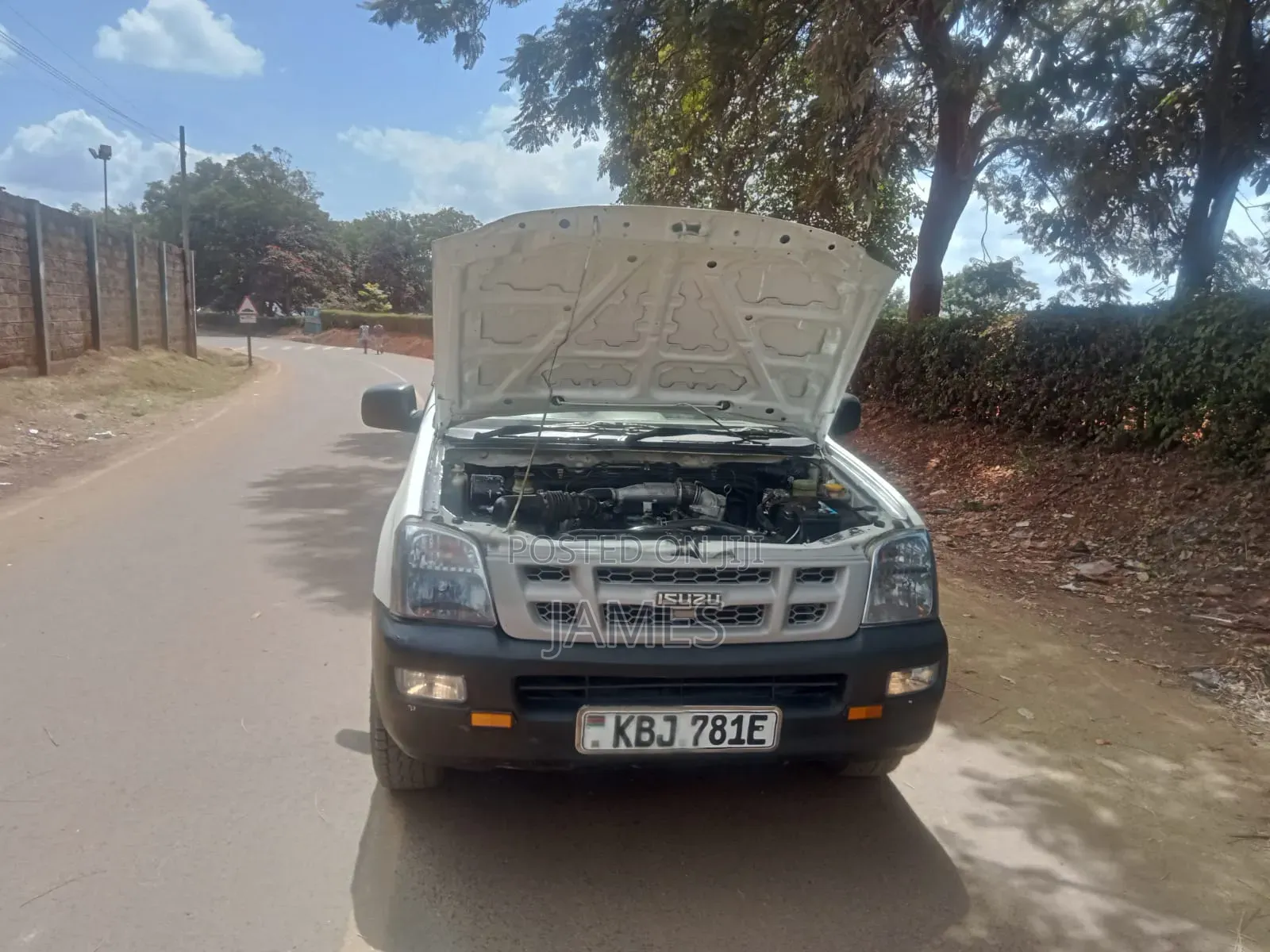 Isuzu Como 2014 White