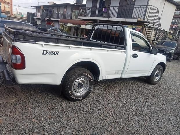 Isuzu Como 2014 White - thumbnail 4