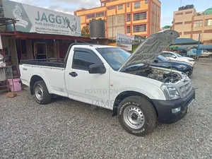 Isuzu Como 2014 White
