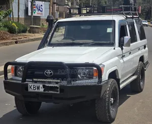 Toyota Land Cruiser 2011 White