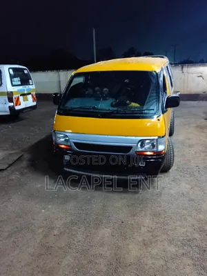 Toyota Grand HiAce 1999 Yellow