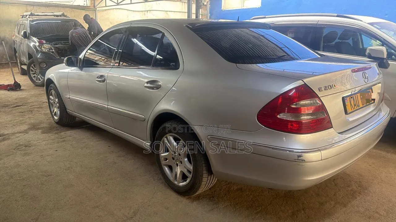 Mercedes-Benz E200 2006 Silver