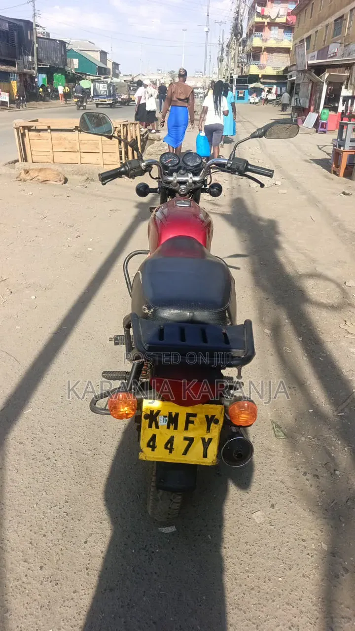 Bajaj Boxer 100 2022 Red