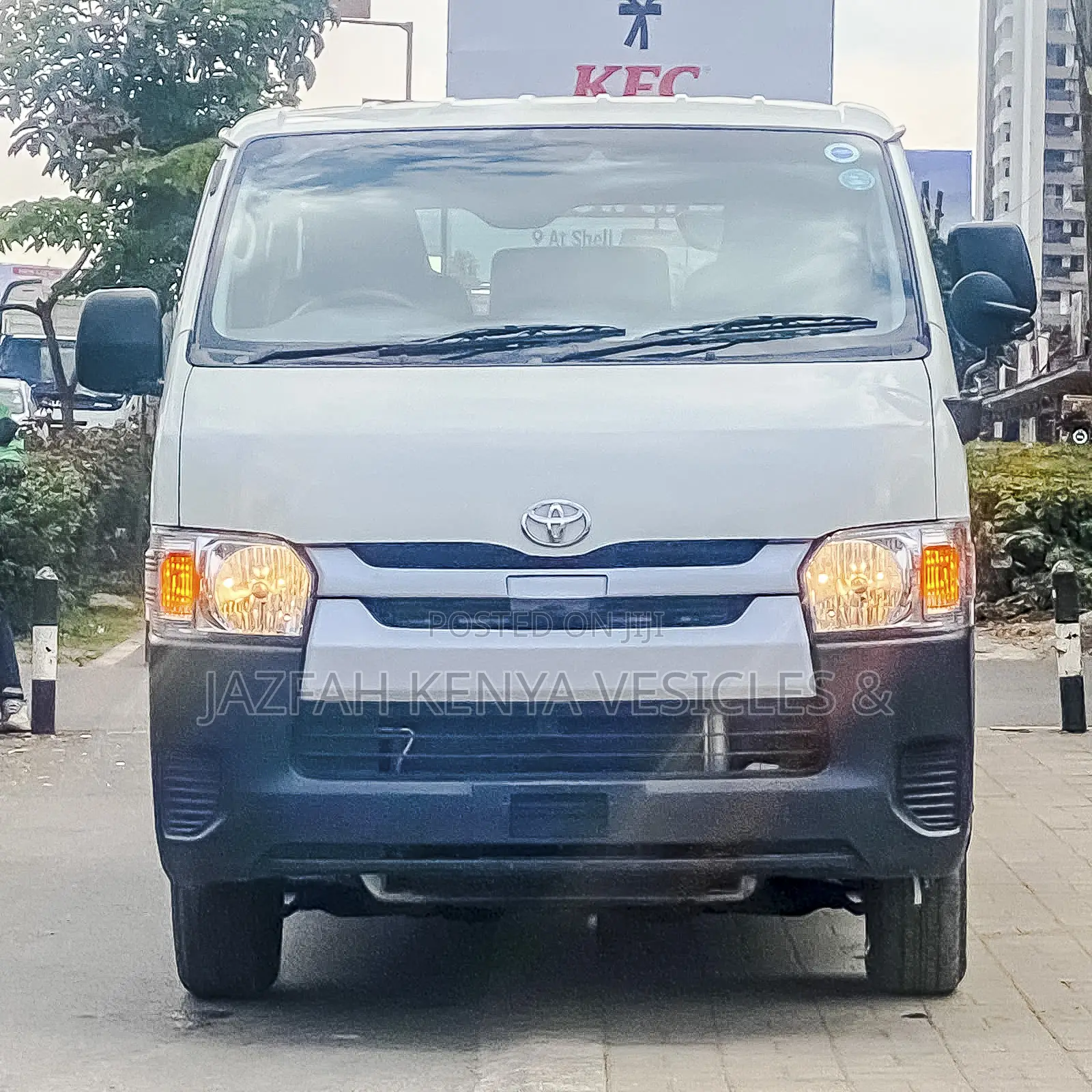 Toyota HiAce 2019 White
