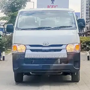 Toyota HiAce 2019 White