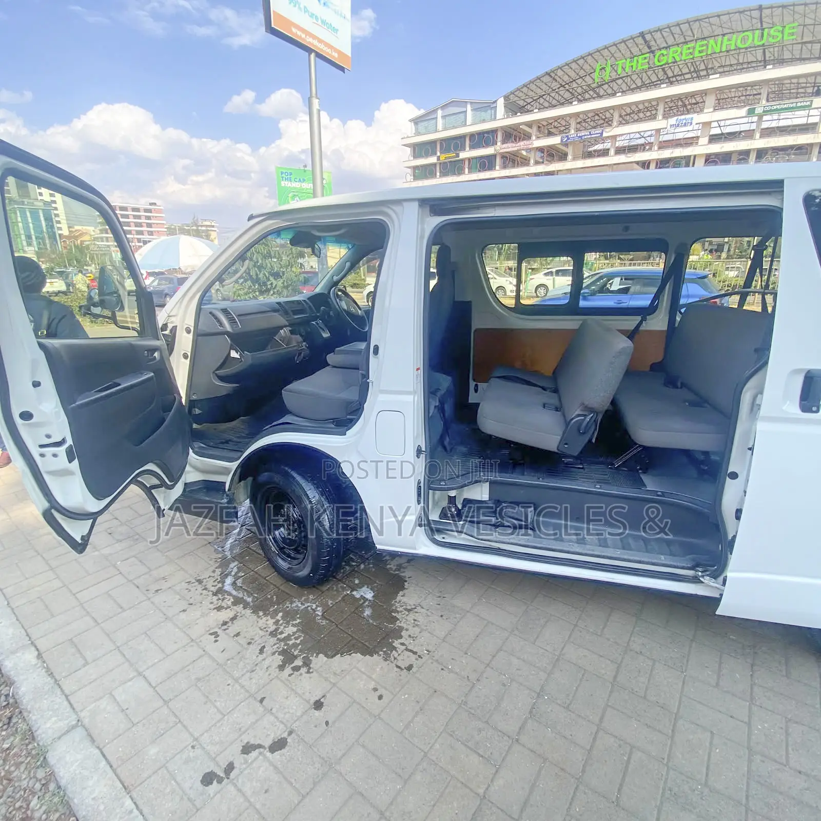 Toyota HiAce 2019 White