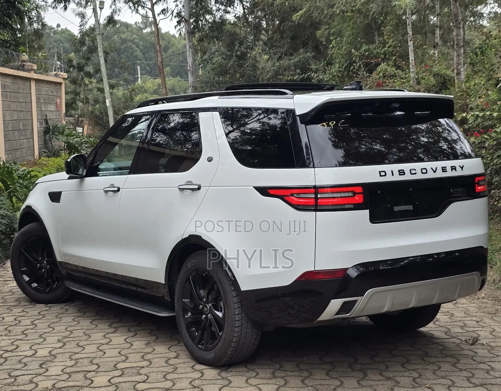 Land Rover Discovery 2019 White