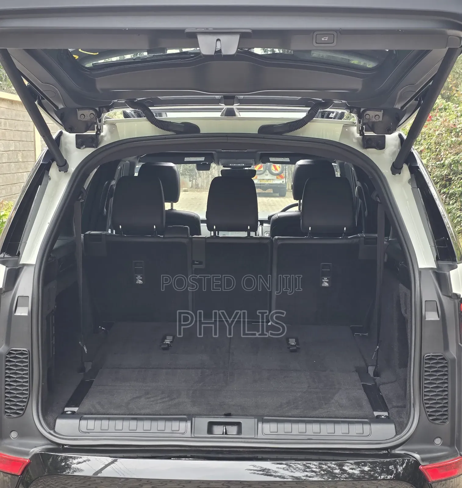Land Rover Discovery 2019 White