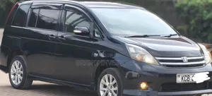 Toyota ISIS 2008 Black