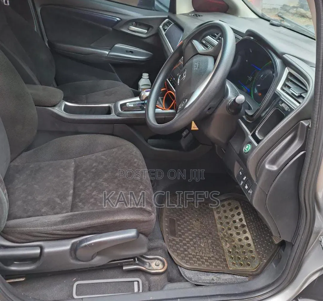 Honda Fit Shuttle 2016 Silver