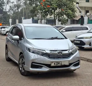 Honda Fit Shuttle 2016 Silver