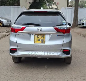 Honda Fit Shuttle 2016 Silver