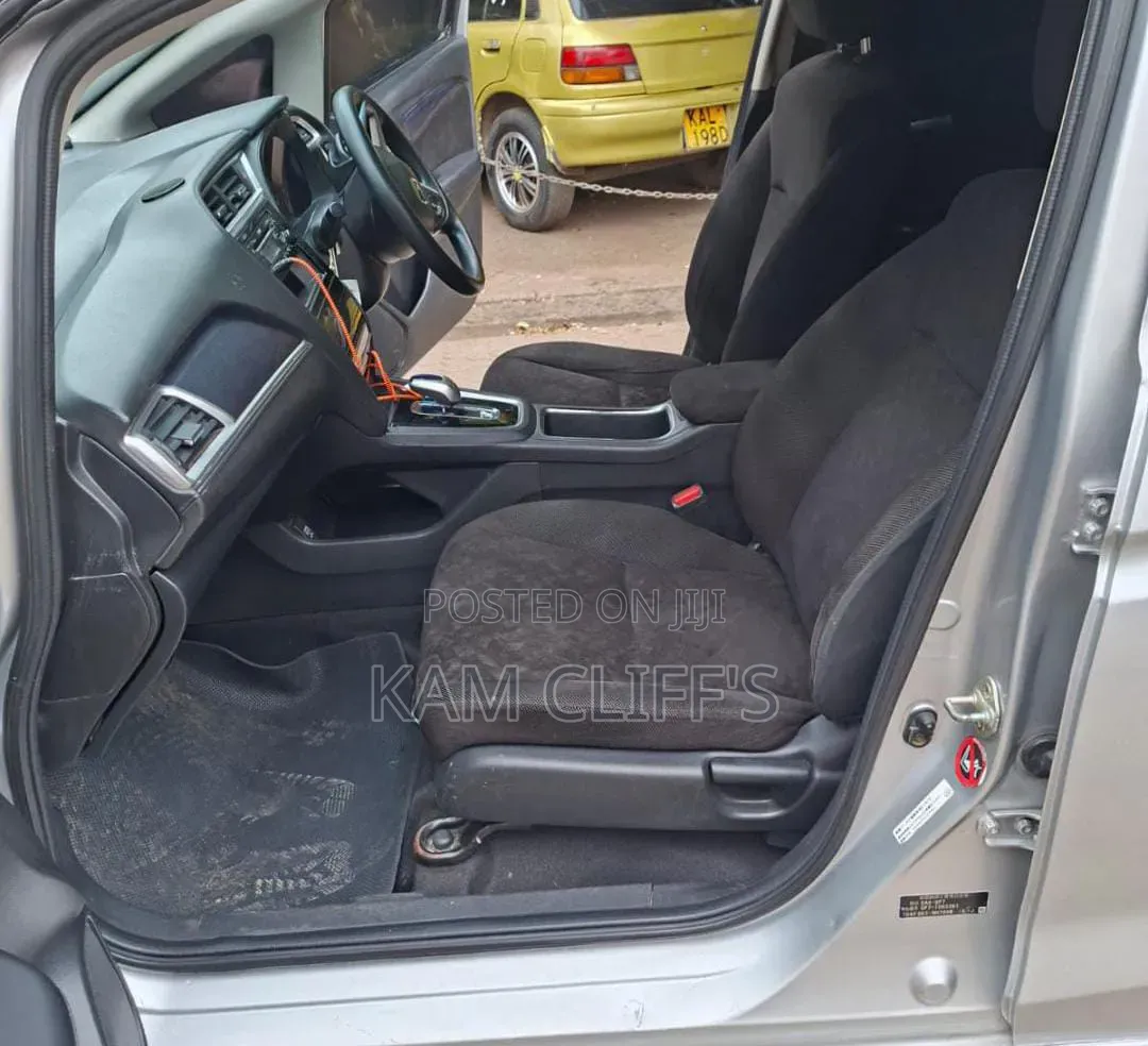 Honda Fit Shuttle 2016 Silver