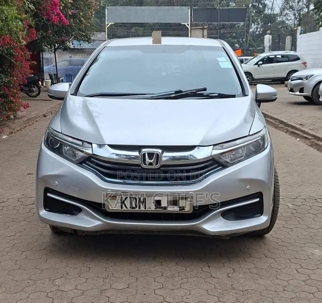 Honda Fit Shuttle 2016 Silver