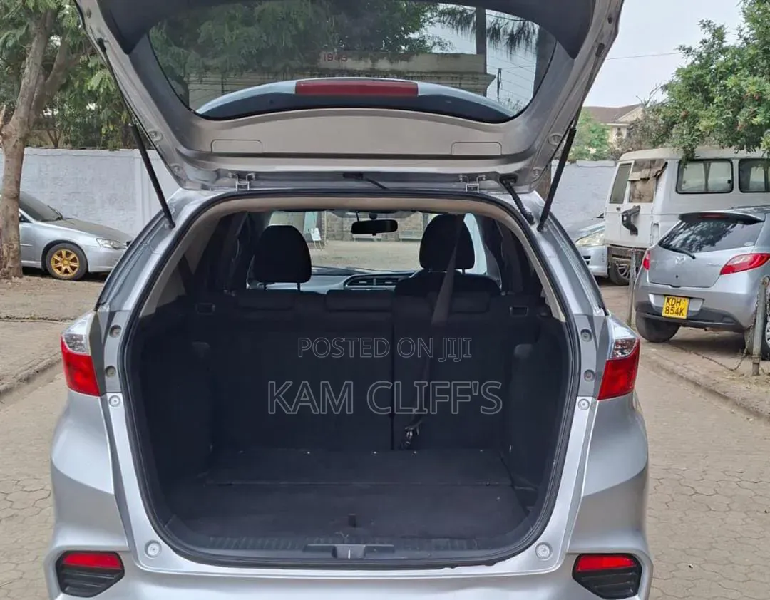 Honda Fit Shuttle 2016 Silver