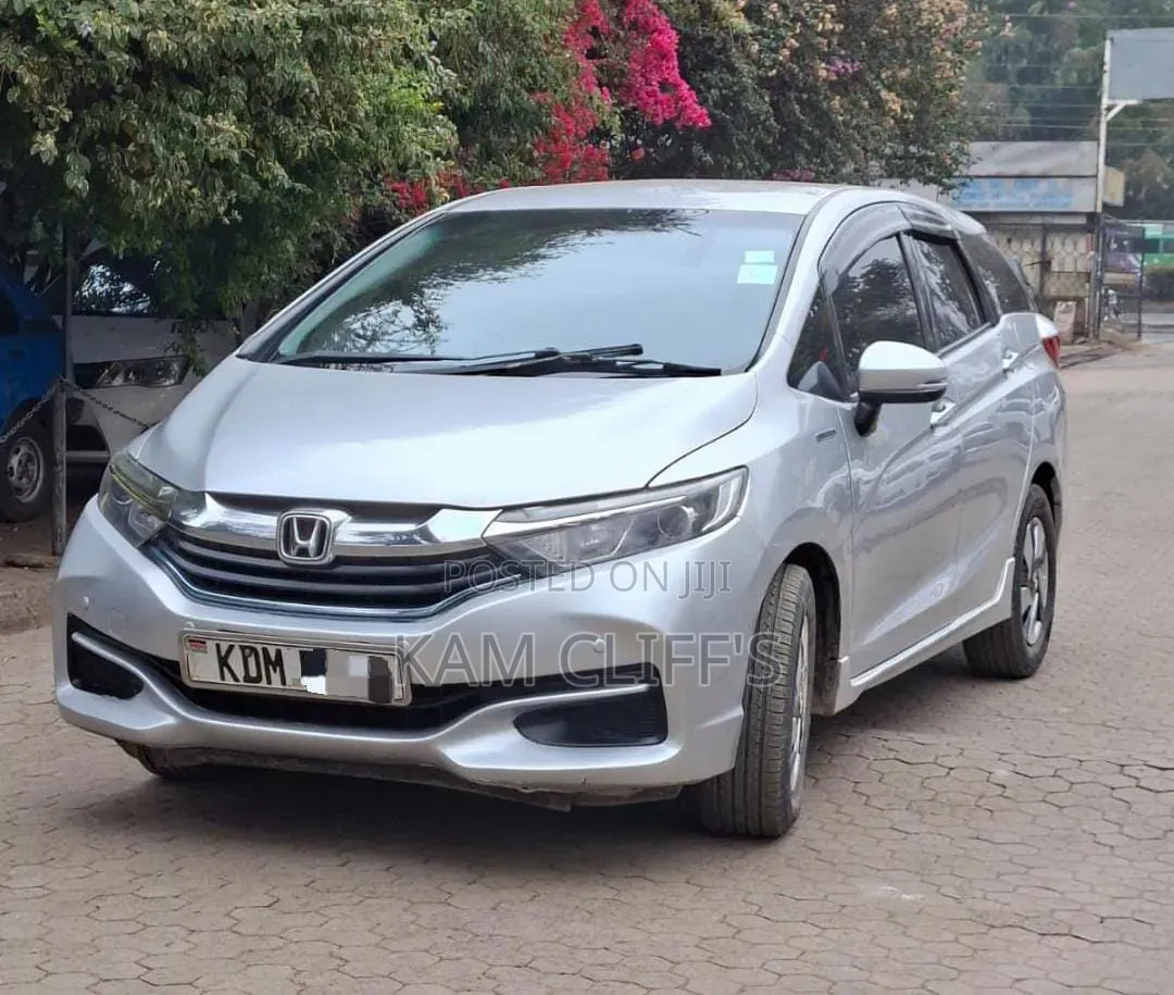 Honda Fit Shuttle 2016 Silver
