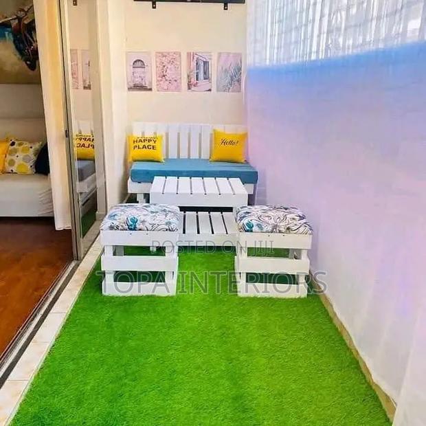 Balcony Floor Wall to Wall Artificial Green Grass Carpets Installation