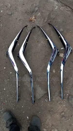 Grille Cromes Mazda 2