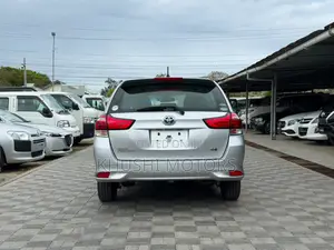 Toyota Corolla Fielder 2019 Silver