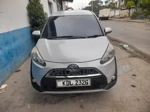 Toyota Sienta 2016 Silver